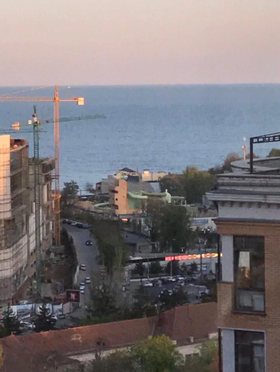 Appartement "Нова Аркадія", Вид Моря Та Міста à Odessa Extérieur photo